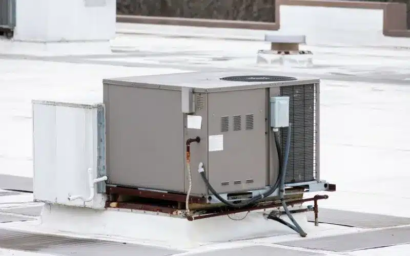 Trusted HVAC Contractor in Sacramento: Prime Genius 1 A large, gray commercial HVAC unit rests on a white rooftop, illustrating typical heating and cooling equipment.