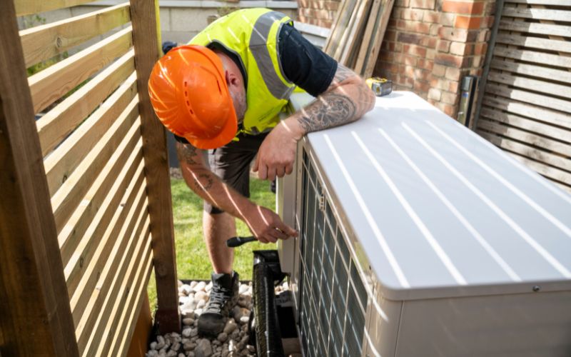 Heat Pump vs Furnace Guide: What Are the Pros & Cons 2025 2 Heat Pump vs Furnace comparison